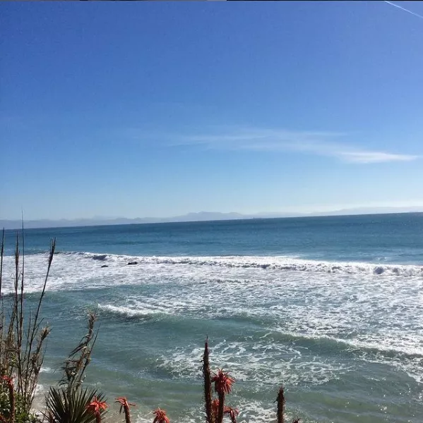 80岁，驾一辆85岁的车环游世界，她退休后走过58个国家